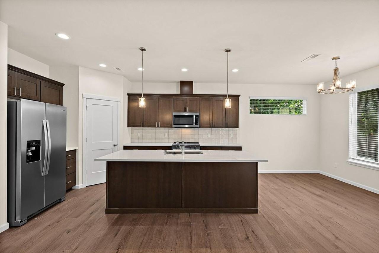 549 Hillside St - Photo 6 of 19
