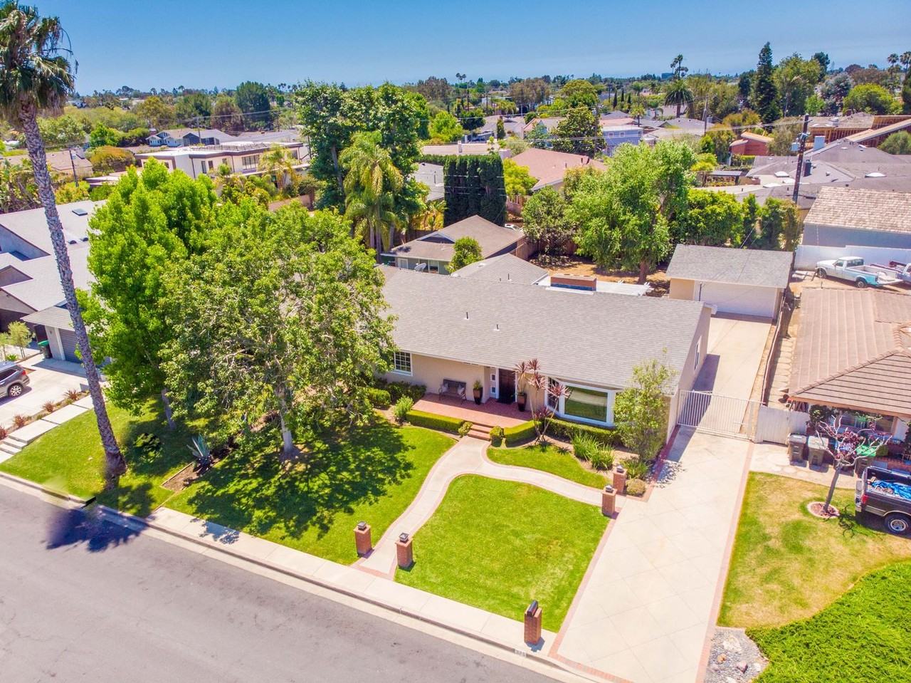 153 S Stardust Cir - Photo 2 of 16