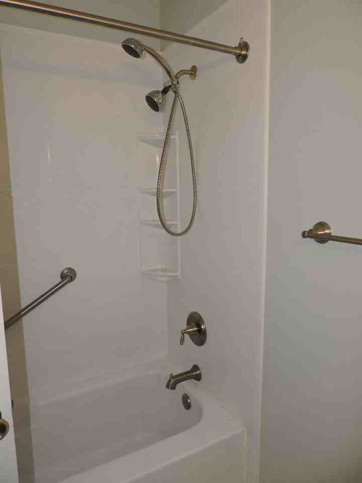 715 Proctor St - Photo 4 of 16