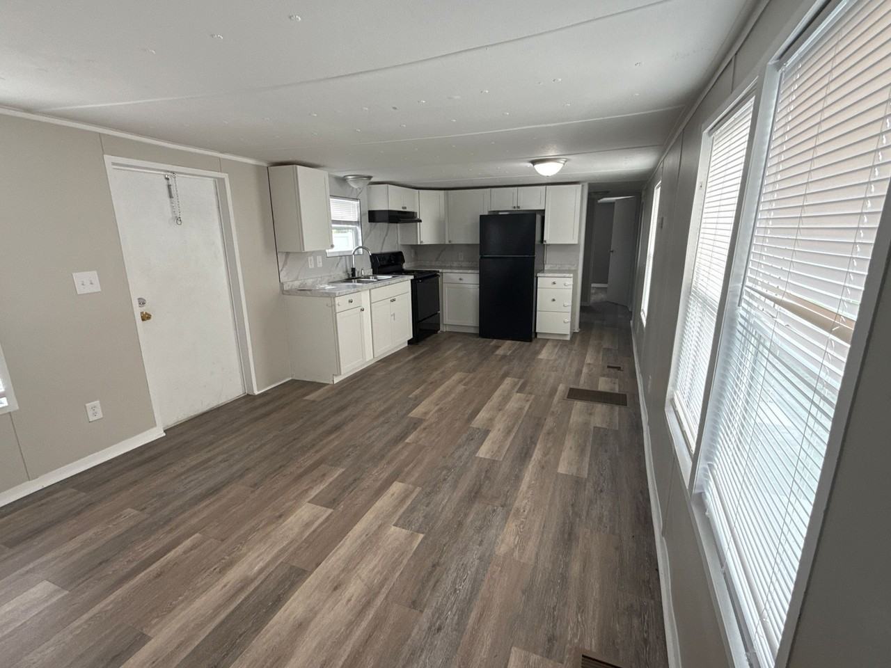 18630 W Lawrence Ln - Photo 2 of 33
