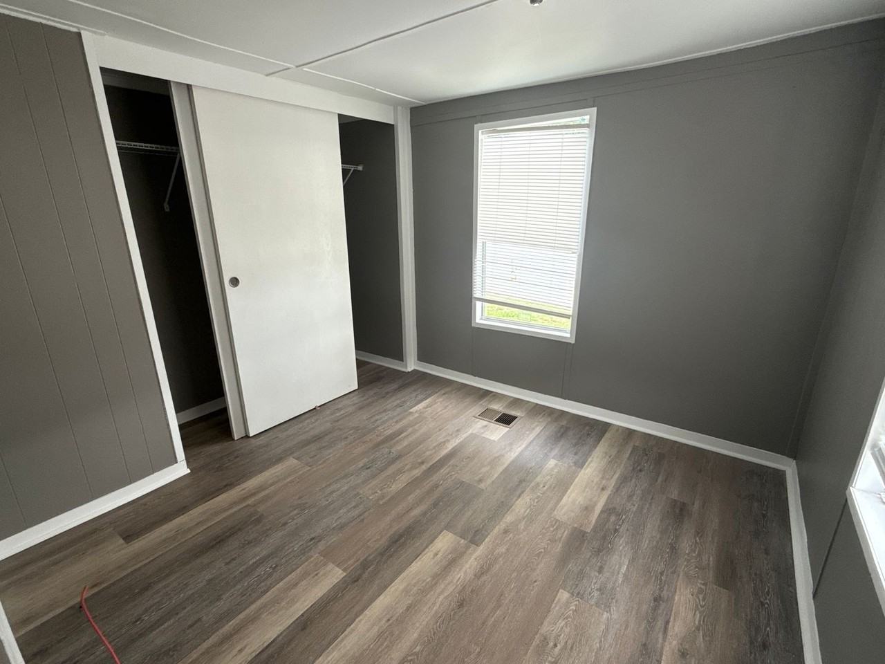 18630 W Lawrence Ln - Photo 4 of 33