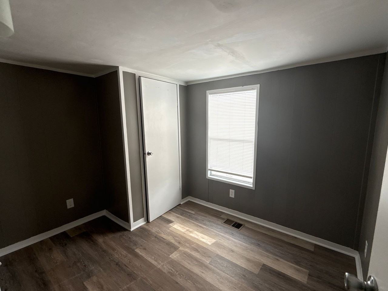 18630 W Lawrence Ln - Photo 5 of 33
