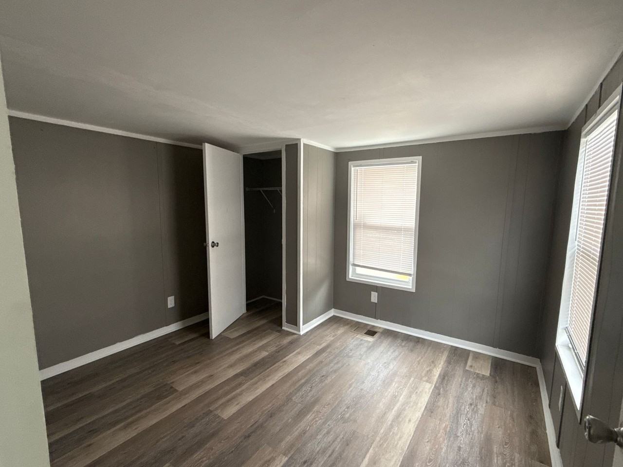 18630 W Lawrence Ln - Photo 6 of 33