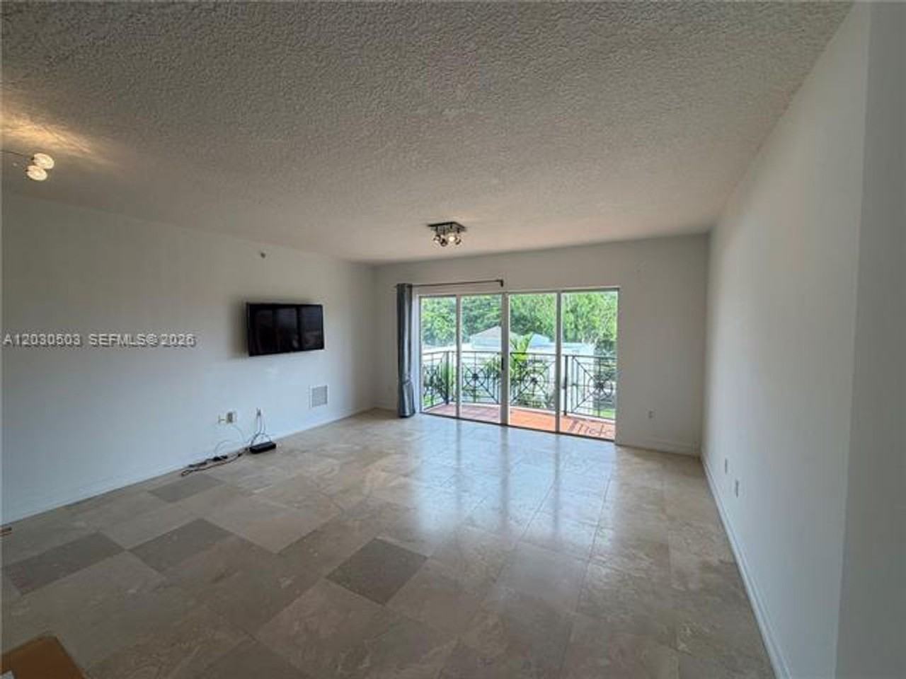1520 N Marlowe Ave - Photo 3 of 22