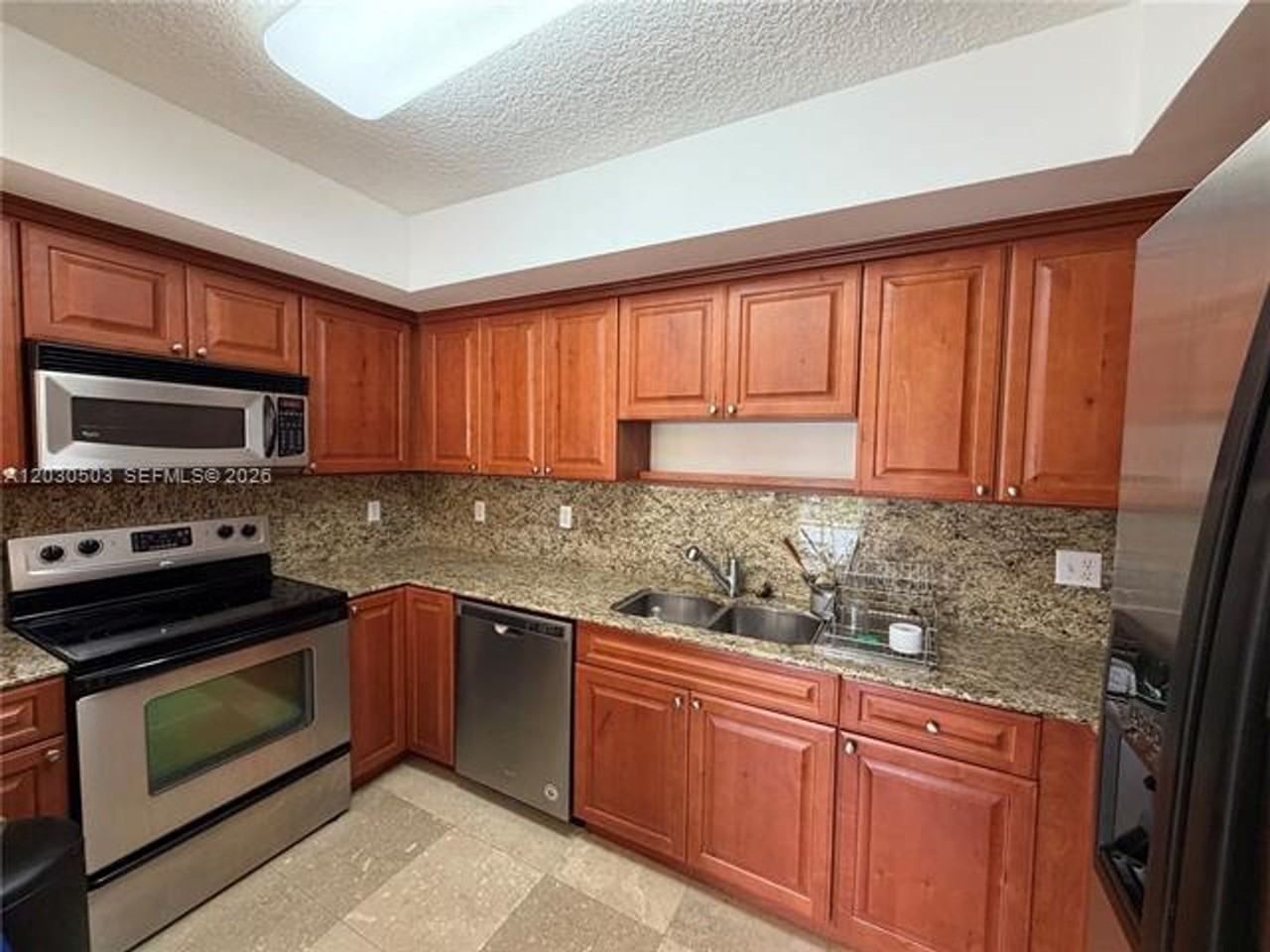 1520 N Marlowe Ave - Photo 4 of 22