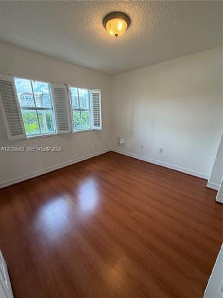 1520 N Marlowe Ave - Photo 7 of 22