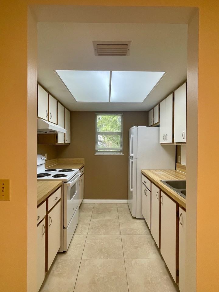 14907 Coldwater Ln - Photo 6 of 25