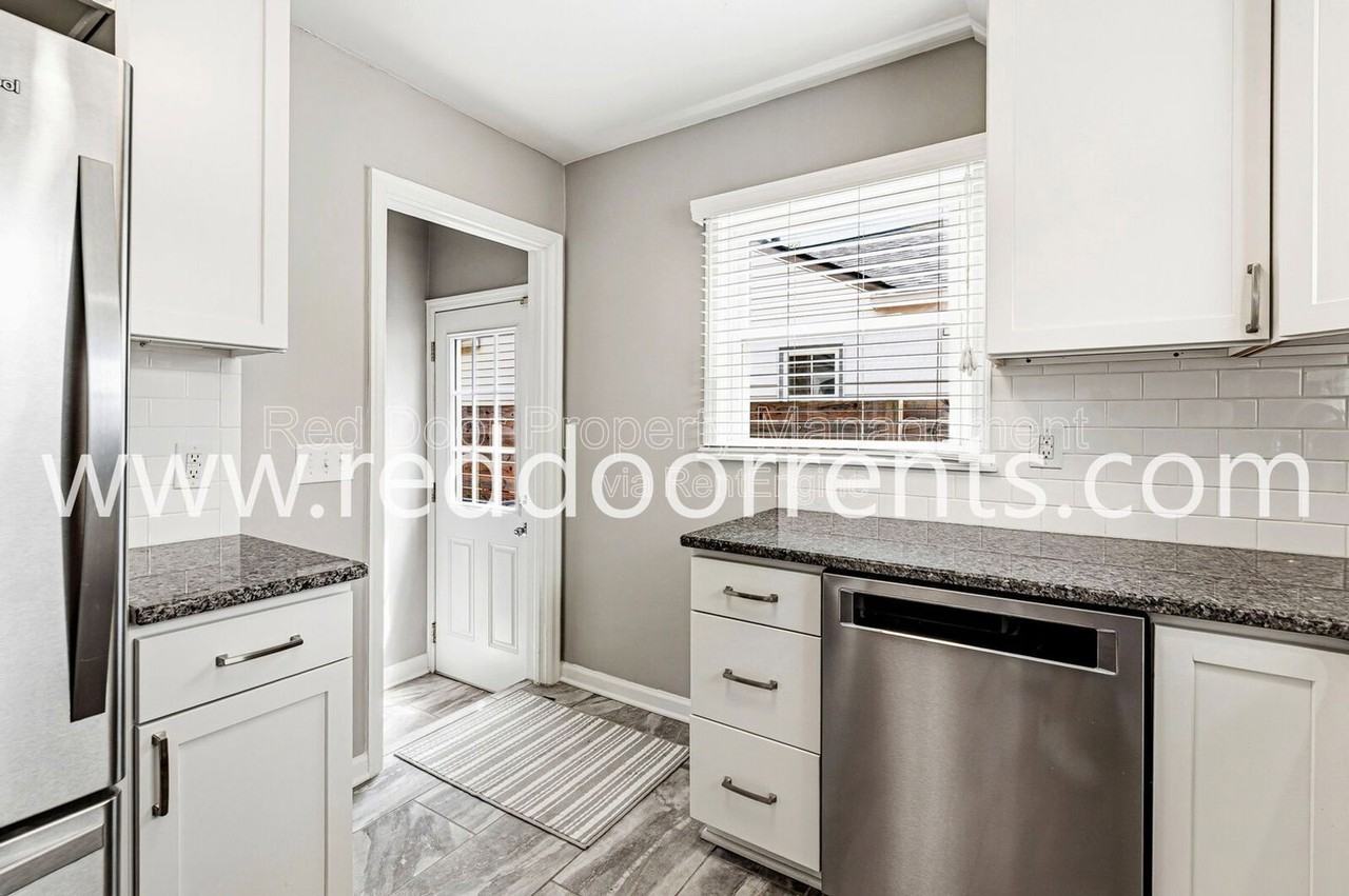 1723 Broad Ripple Ave - Photo 5 of 37