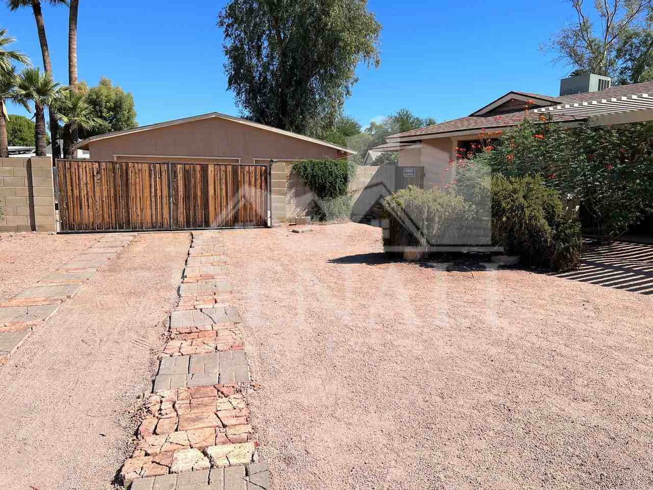 5129 E Emile Zola Ave - Photo 2 of 34
