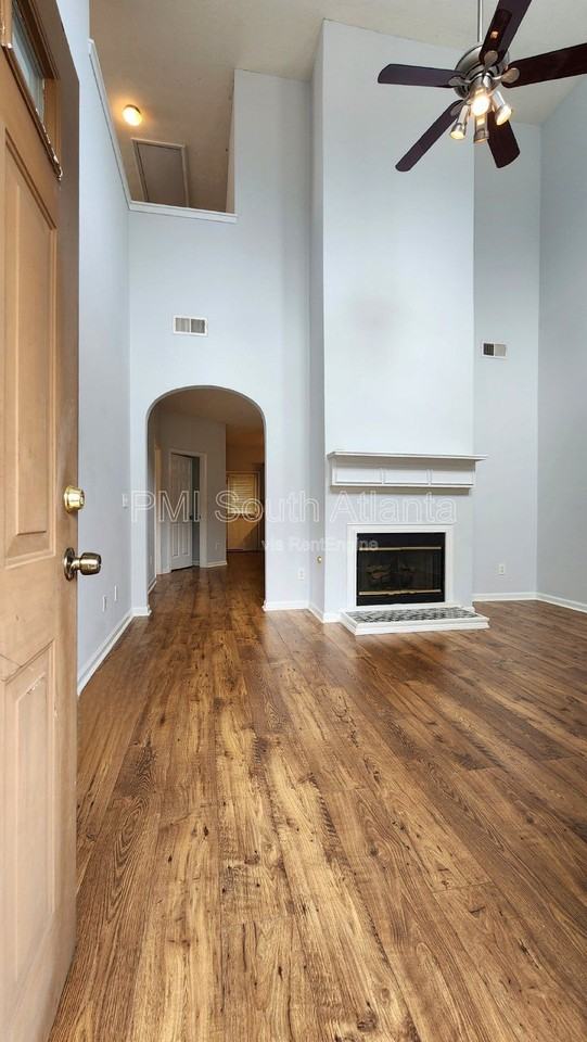 1673 Jackson Sq Nw - Photo 5 of 47