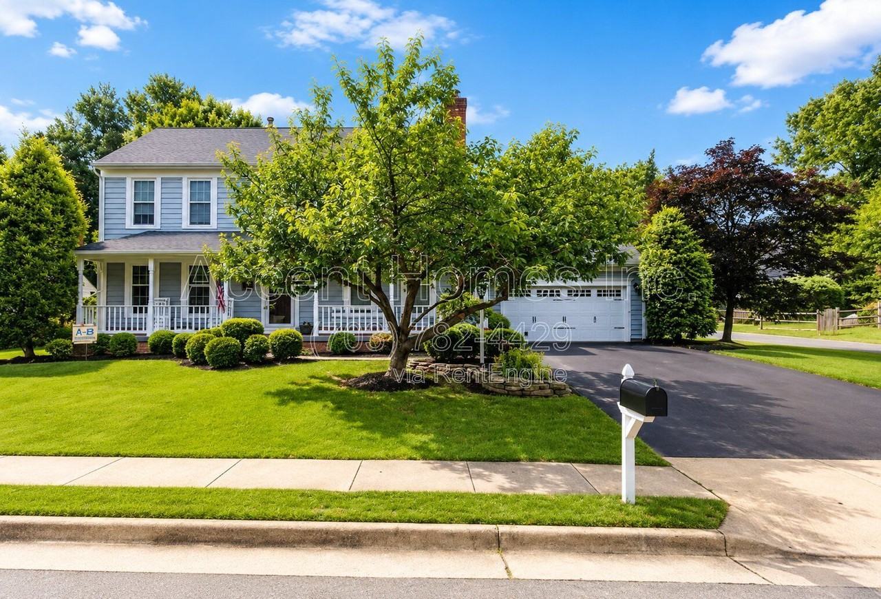 8942 Kenilworth Dr