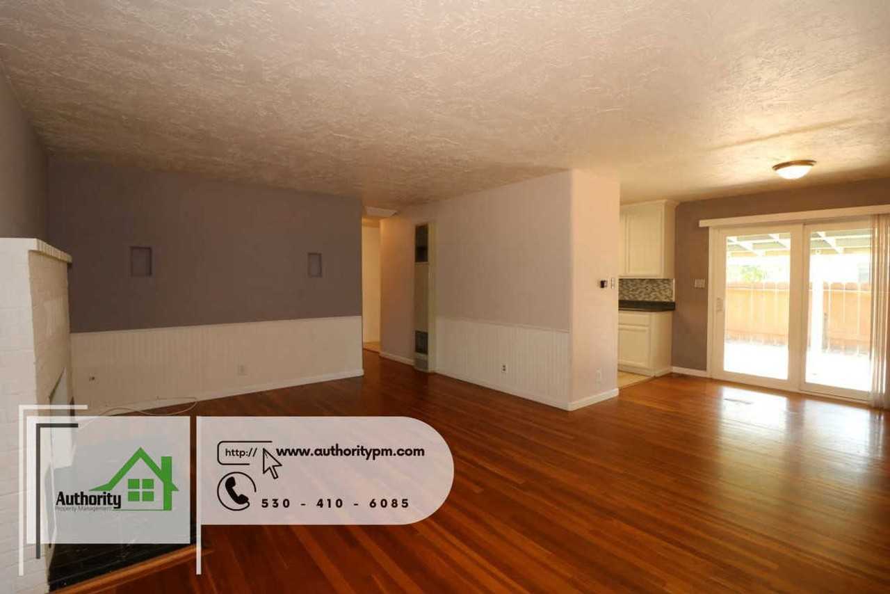 3040 Sharon Ave - Photo 4 of 21