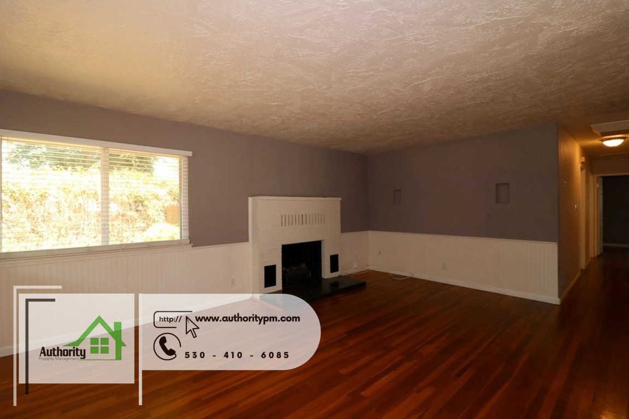 3040 Sharon Ave - Photo 5 of 21