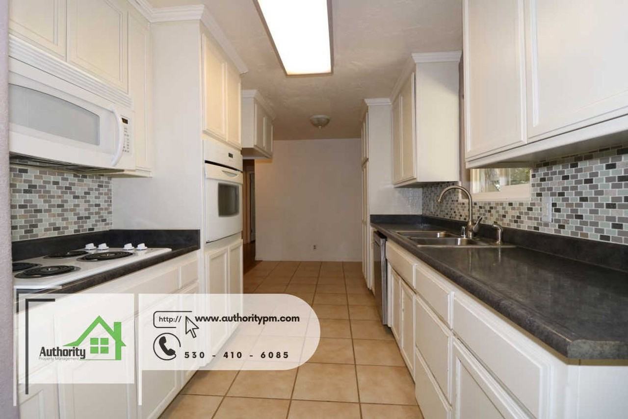 3040 Sharon Ave - Photo 7 of 21