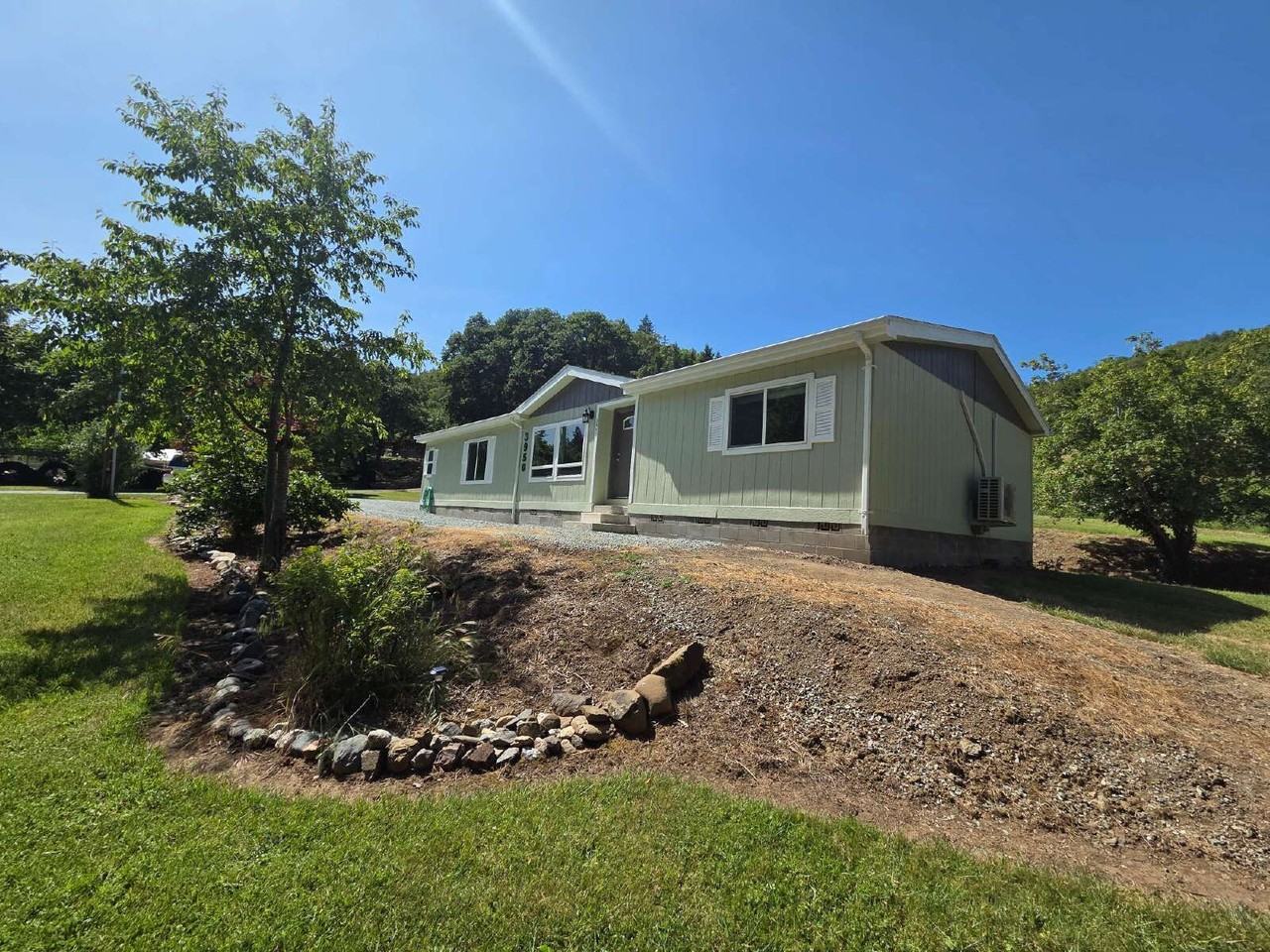 3950 Shoestring Rd - Photo 2 of 33