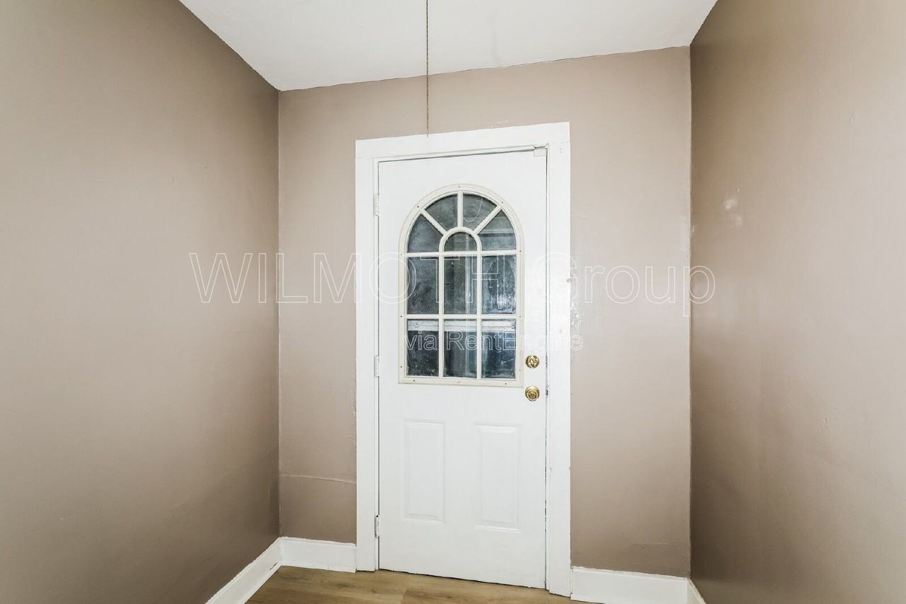 3006 Noble St - Photo 3 of 19