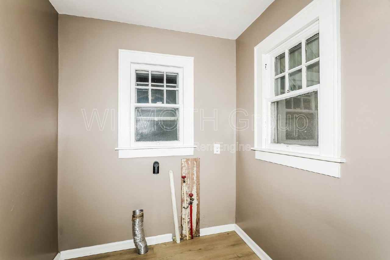 3006 Noble St - Photo 6 of 19