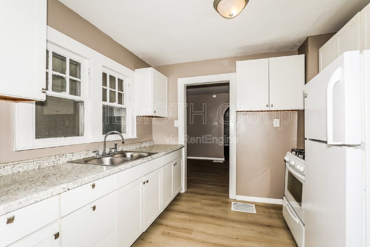 3006 Noble St - Photo 7 of 19