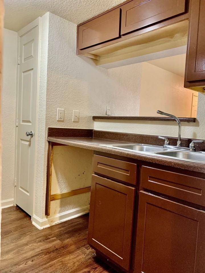 8100 Creekbend Dr #157 - Photo 7 of 15