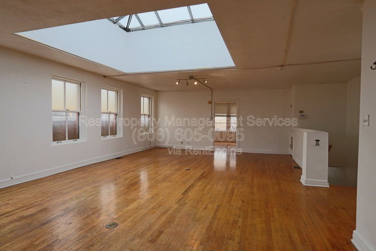 1312 Avenue J #B - Photo 3 of 5
