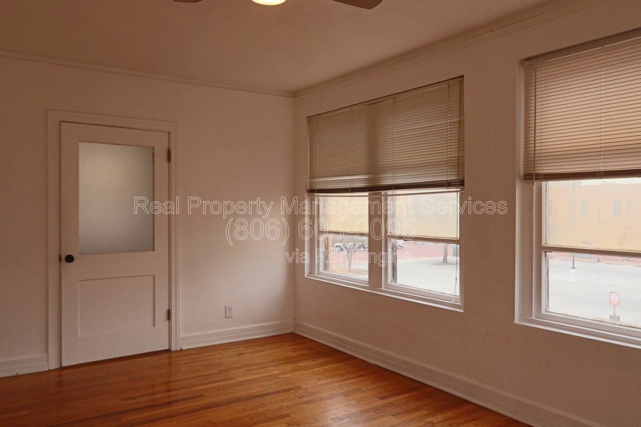 1312 Avenue J #B - Photo 5 of 5