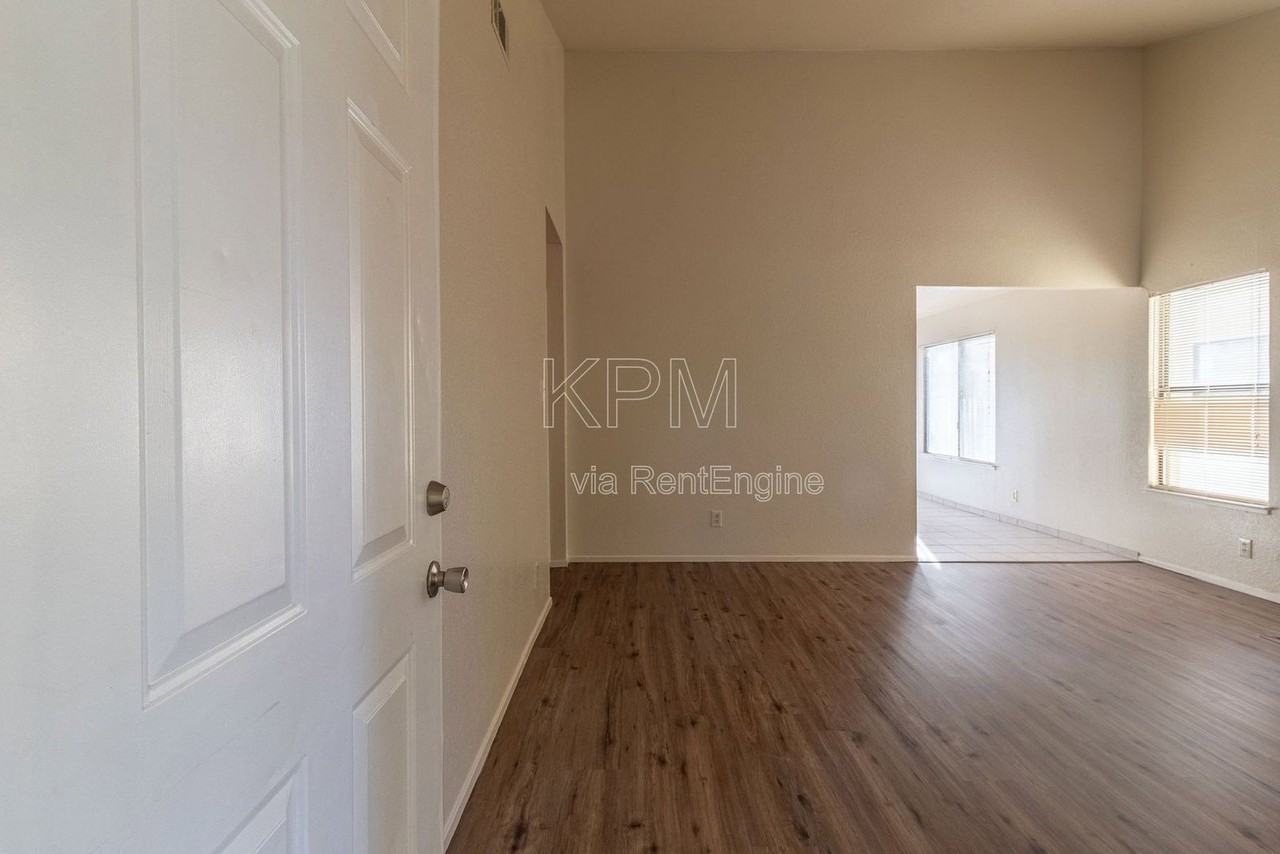 1311 W Century Blvd #42 - Photo 4 of 18