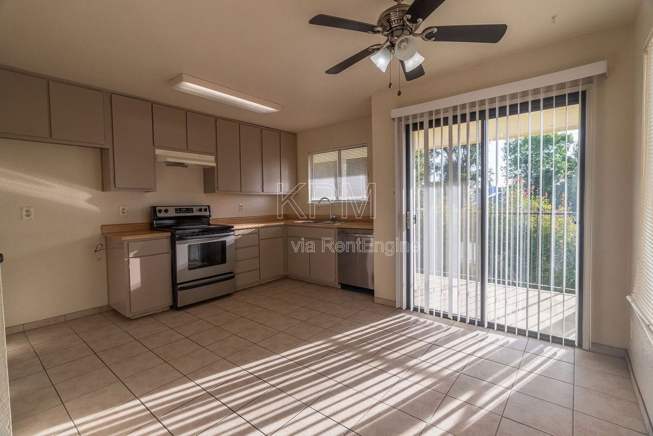 1311 W Century Blvd #42 - Photo 7 of 18