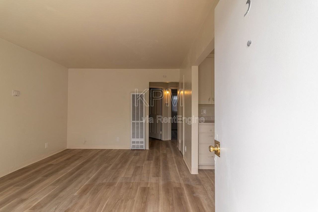 3814 N California St #3 - Photo 3 of 14