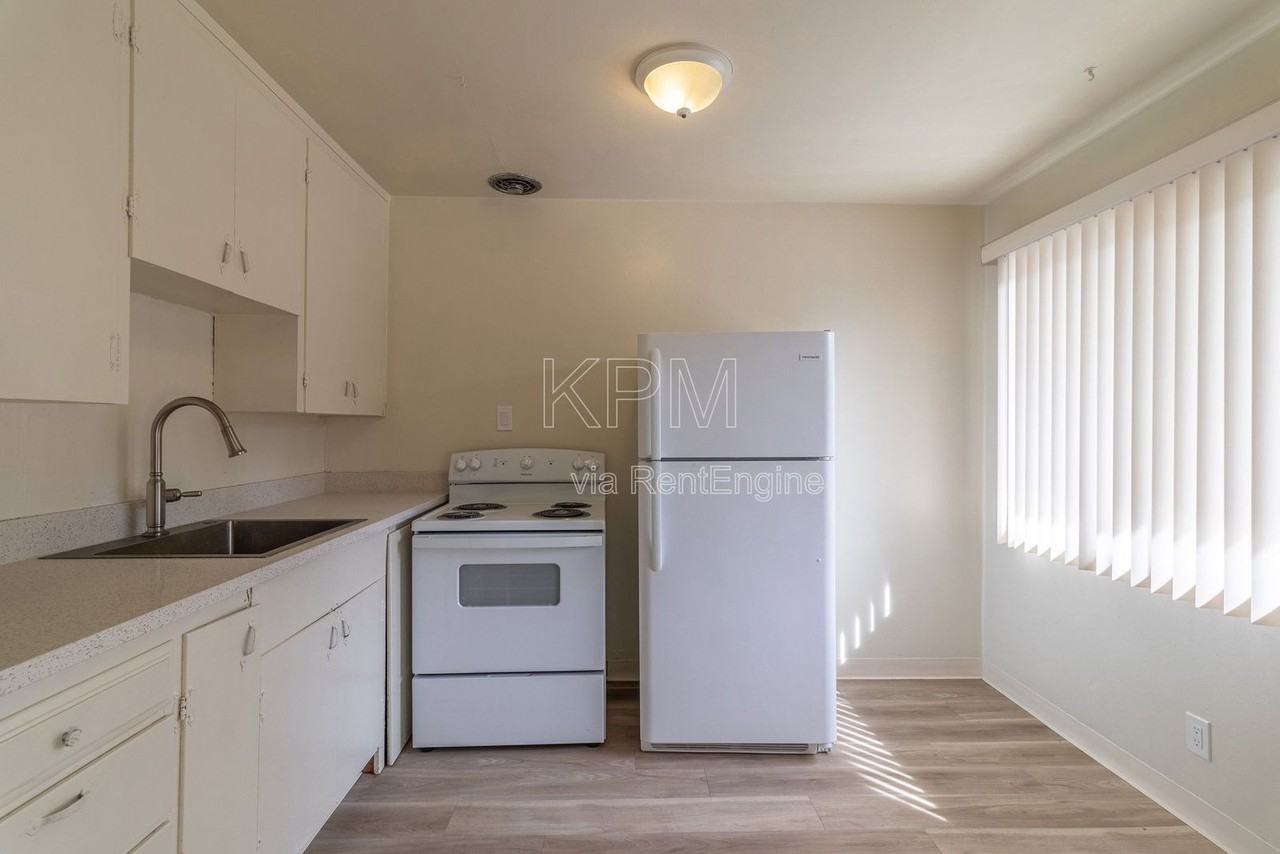 3814 N California St #3 - Photo 6 of 14