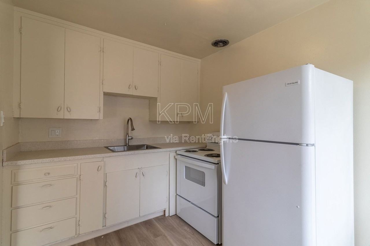 3814 N California St #3 - Photo 7 of 14