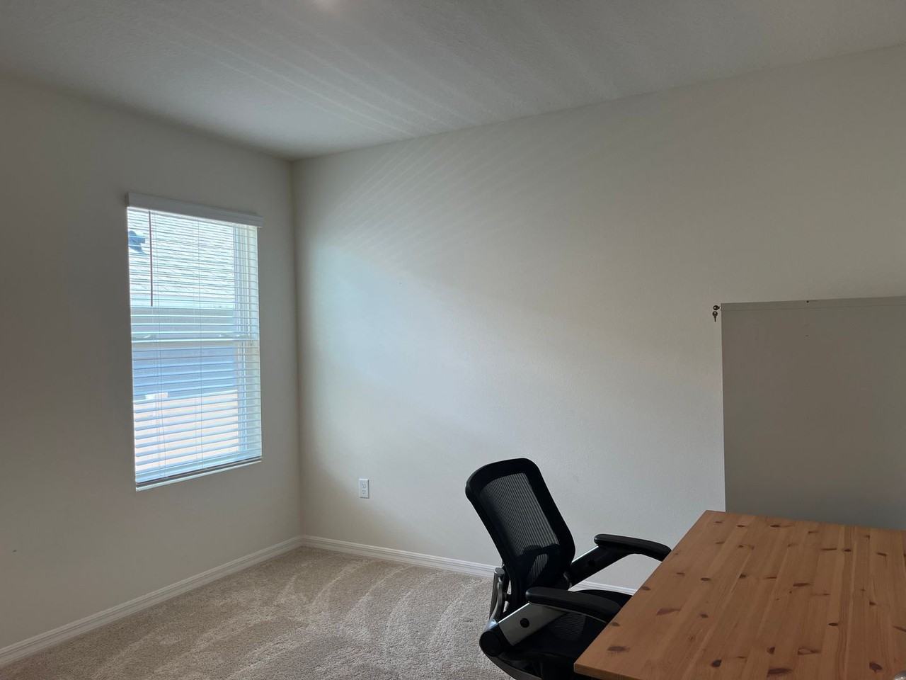 3031 Staten Dr - Photo 5 of 28