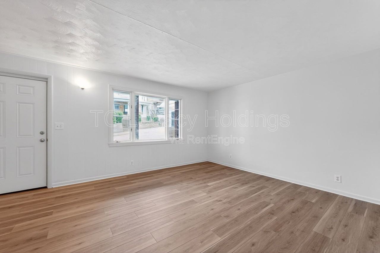 321 Clark St - Photo 4 of 35