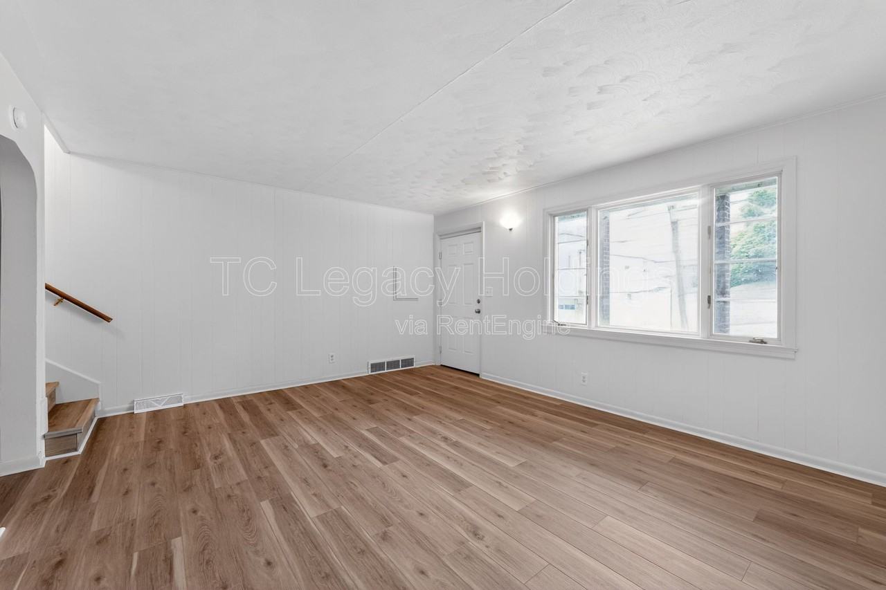 321 Clark St - Photo 5 of 35