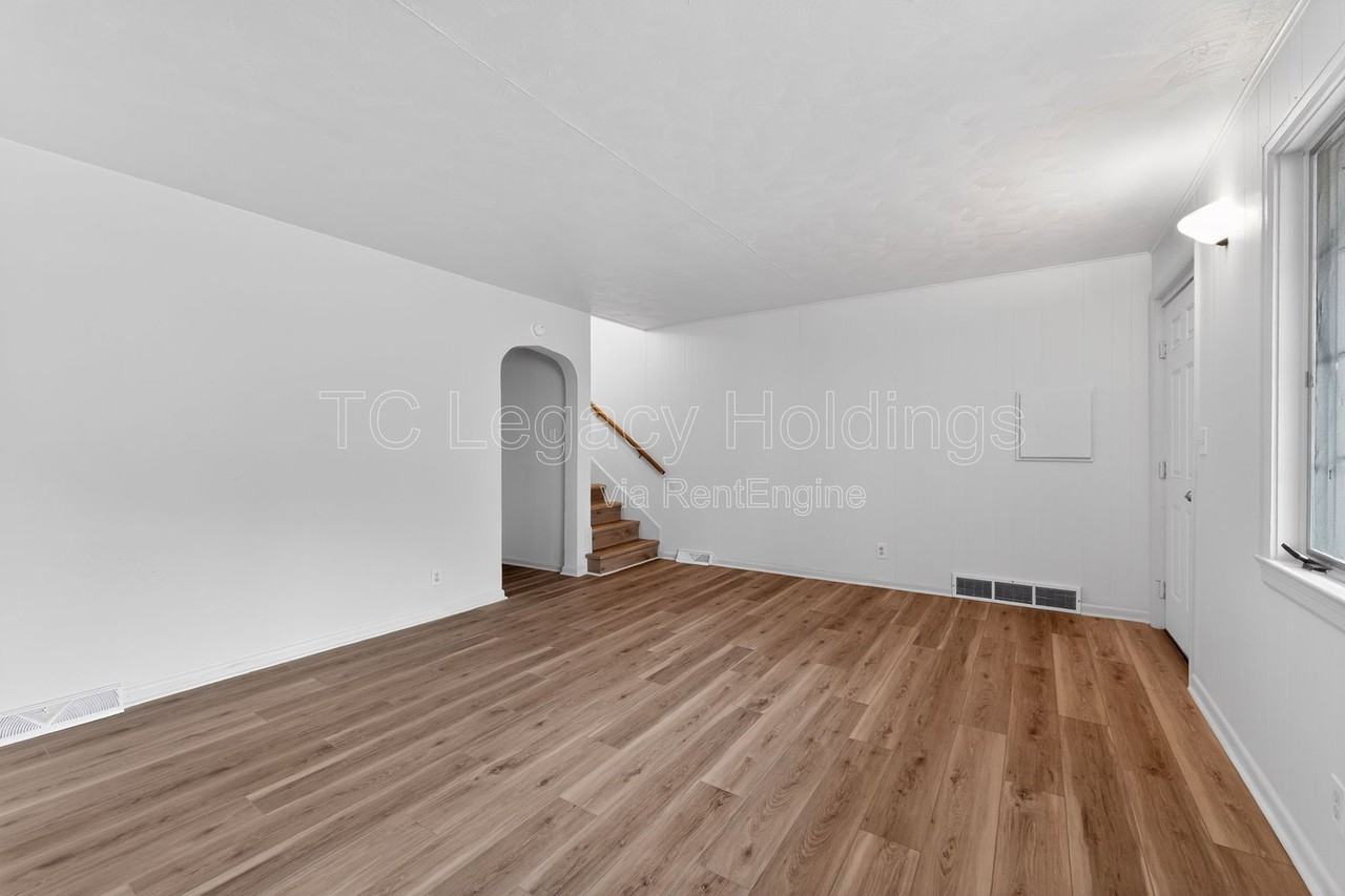321 Clark St - Photo 6 of 35