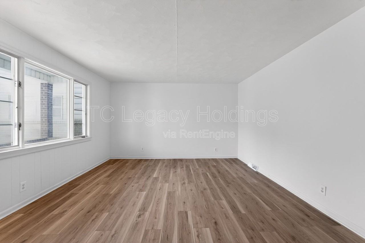 321 Clark St - Photo 7 of 35