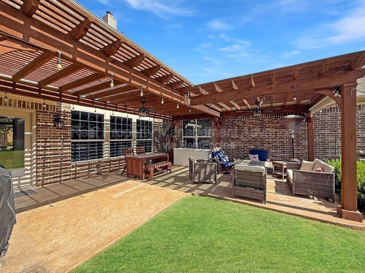 801 Renault Way - Photo 3 of 28