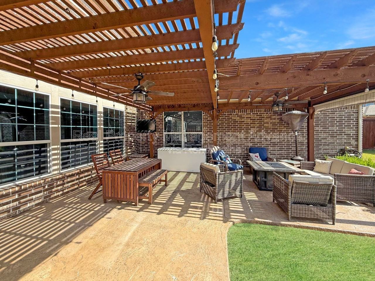801 Renault Way - Photo 4 of 28