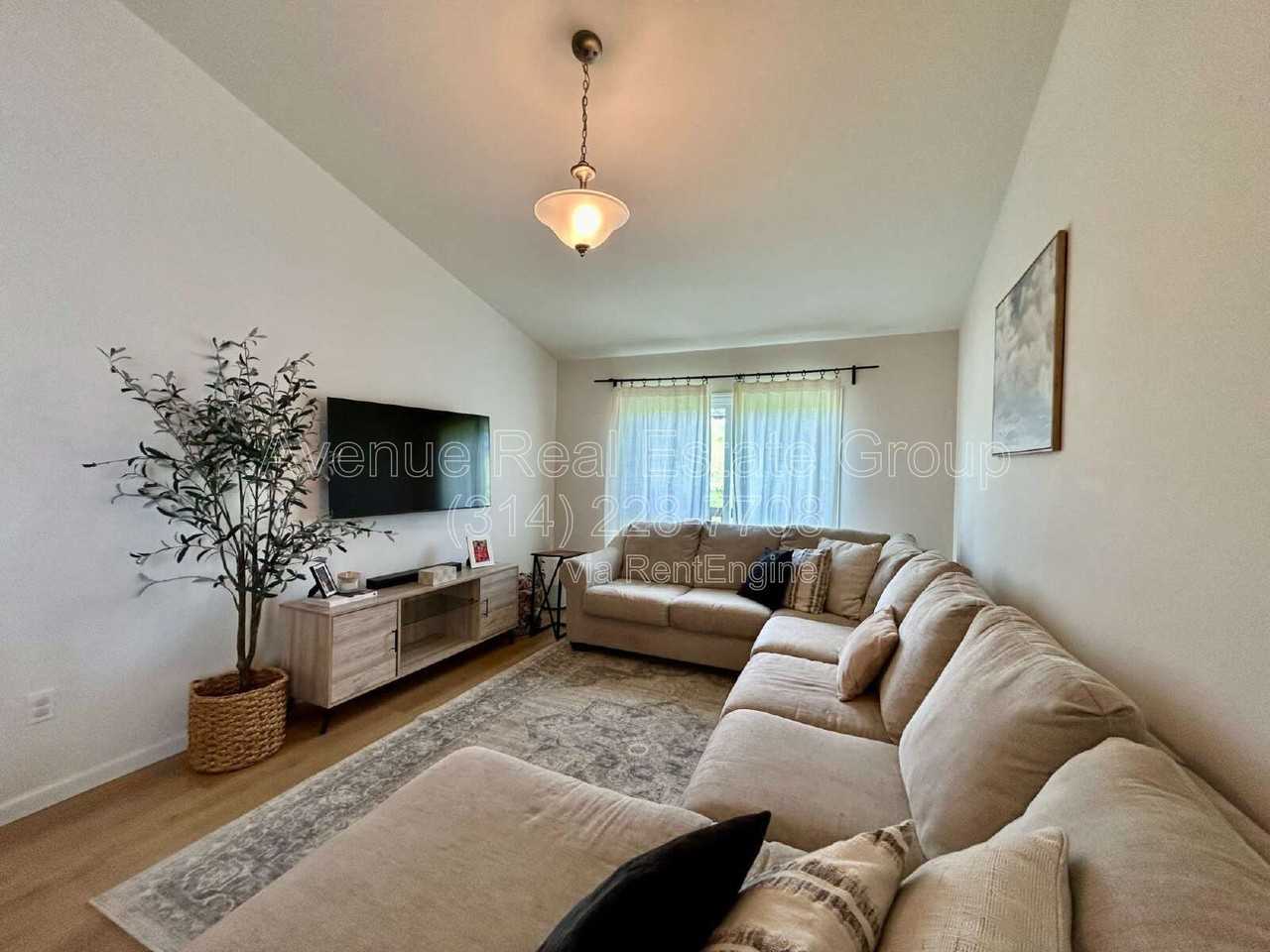 514 Rolling Meadow Dr - Photo 3 of 19