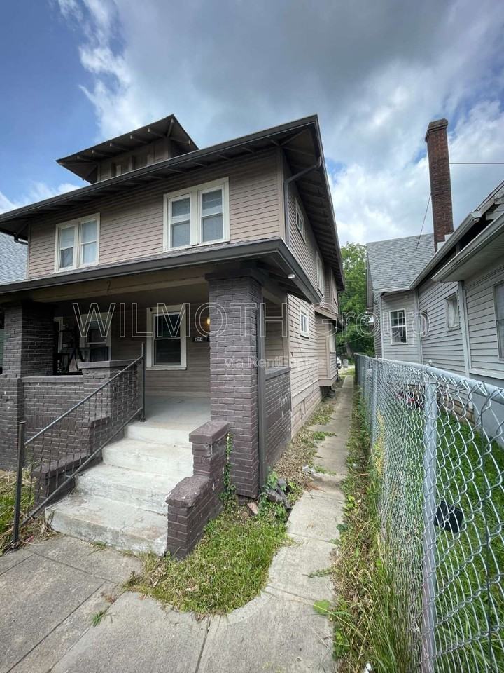 4214 E Washington St - Photo 2 of 18