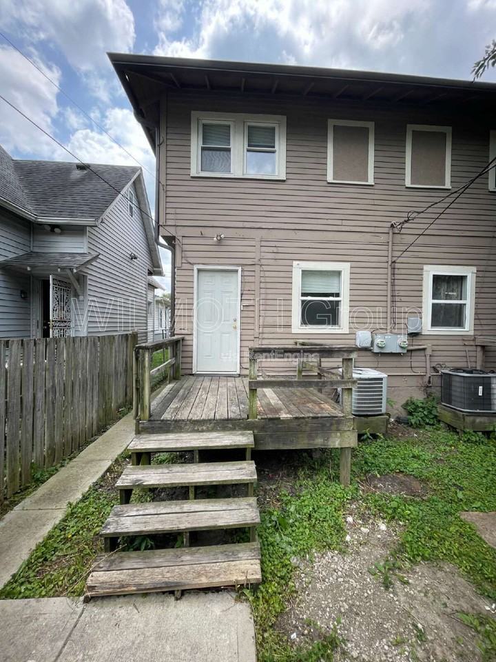 4214 E Washington St - Photo 3 of 18