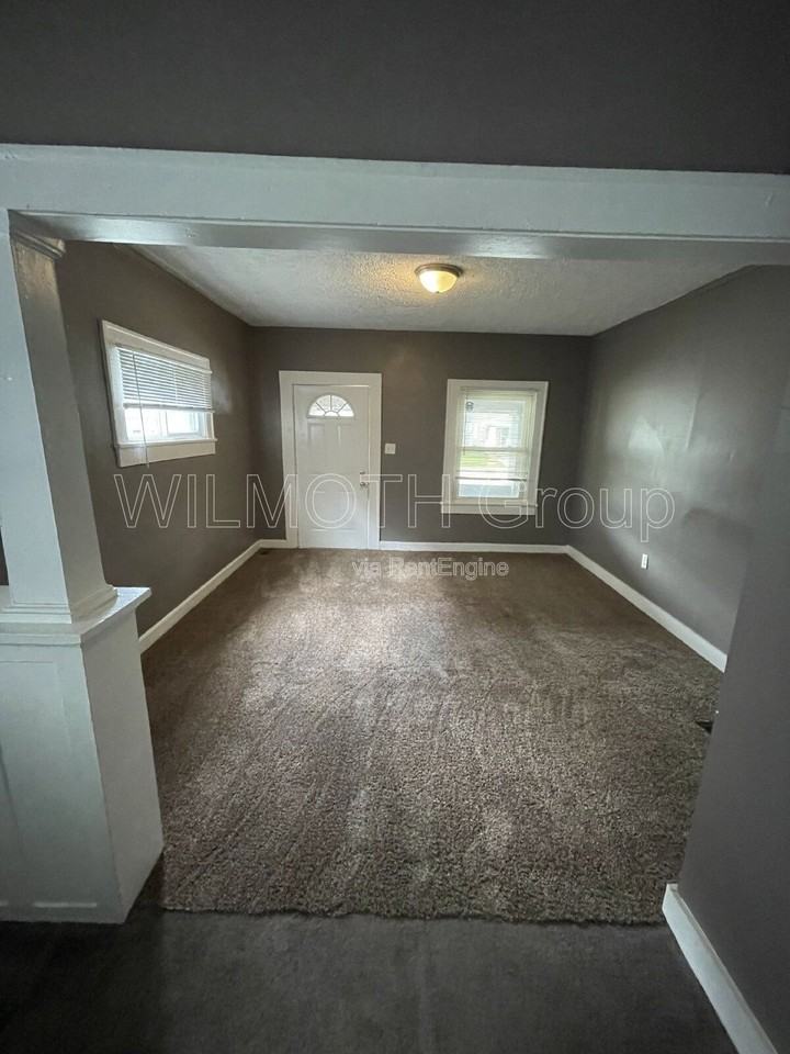 4214 E Washington St - Photo 5 of 18