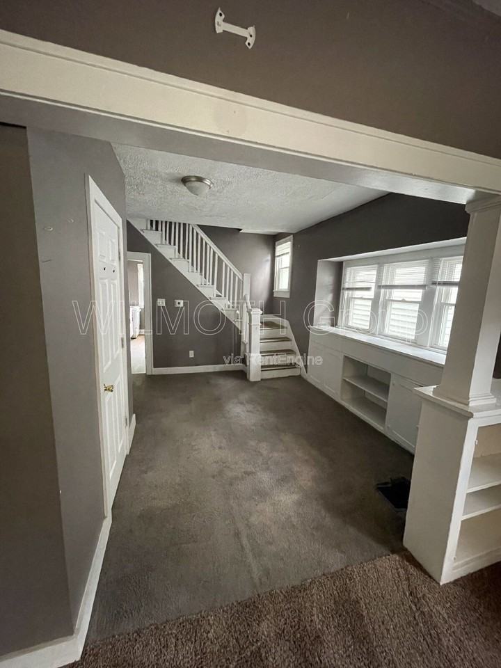 4214 E Washington St - Photo 6 of 18