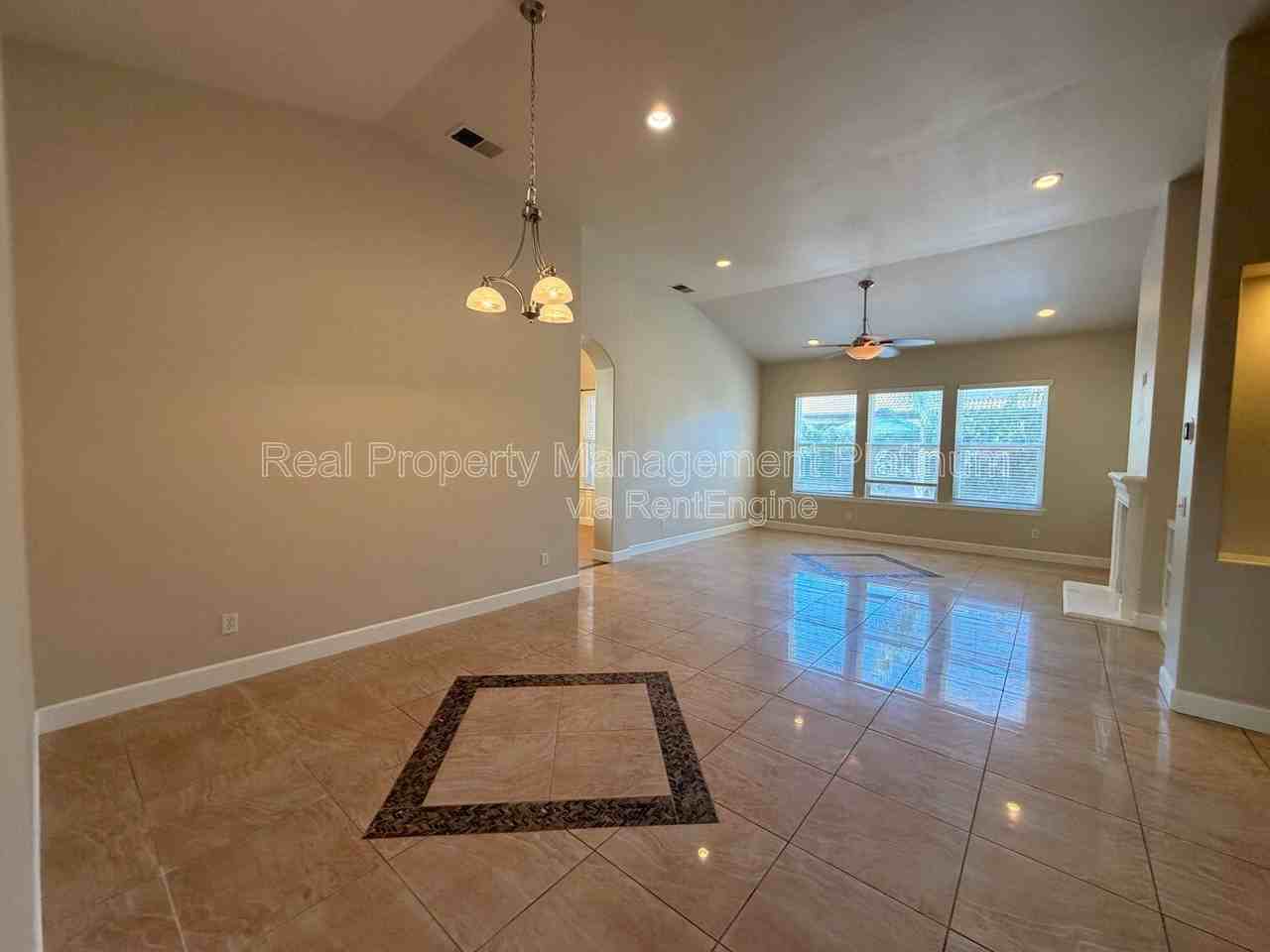 5801 W Chennault Ave - Photo 3 of 22