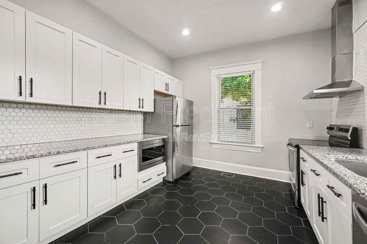 706 Catherine St Sw - Photo 3 of 26