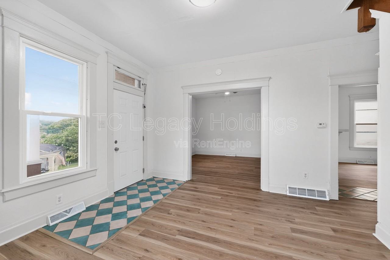 1527 Farland Ave - Photo 3 of 35