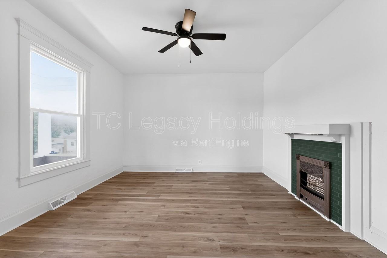 1527 Farland Ave - Photo 4 of 35