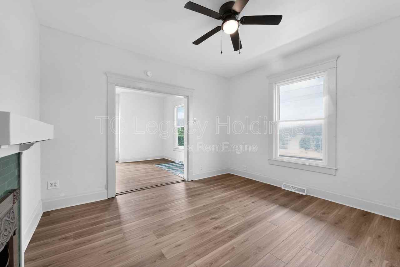 1527 Farland Ave - Photo 6 of 35