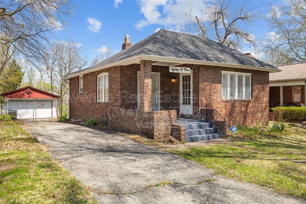 8009 Monroe Ave - Photo 2 of 31