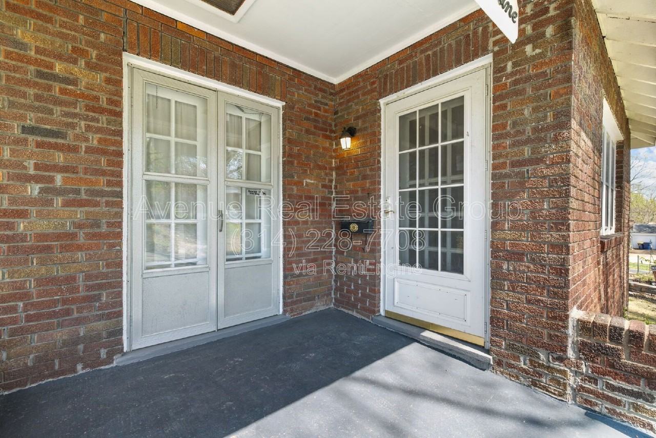 8009 Monroe Ave - Photo 3 of 31