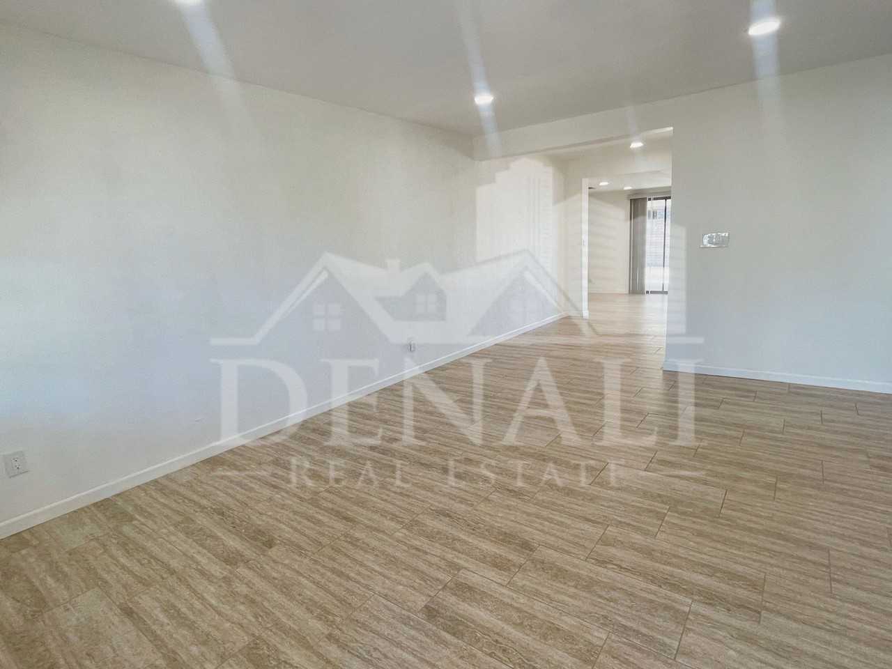 2401 E Meadowbrook Ave - Photo 4 of 35